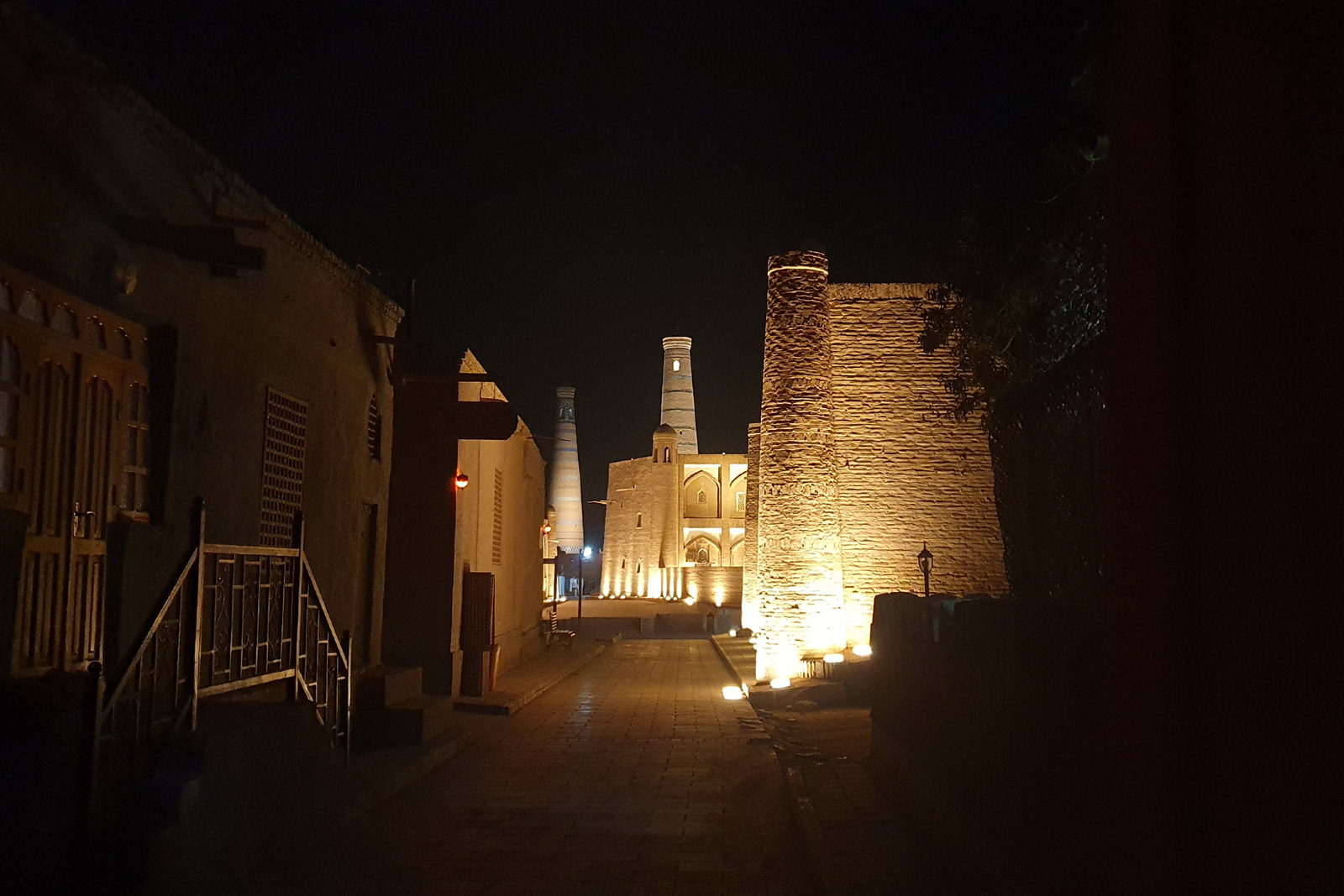 Имперские Города Эпохи Тамерлана: Ташкент, Самарканд, Бухара, Гиждуван. (43/73)