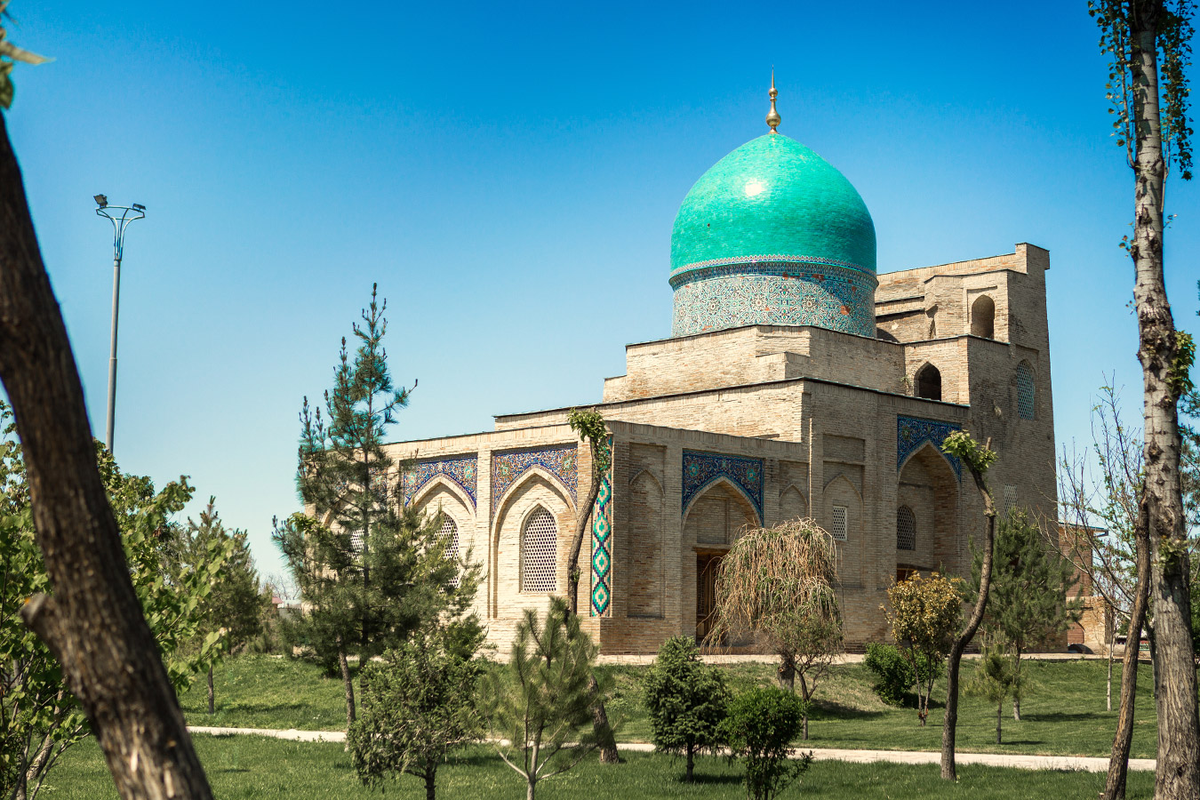 Имперские Города Эпохи Тамерлана: Ташкент, Самарканд, Бухара, Гиждуван. (16/73)