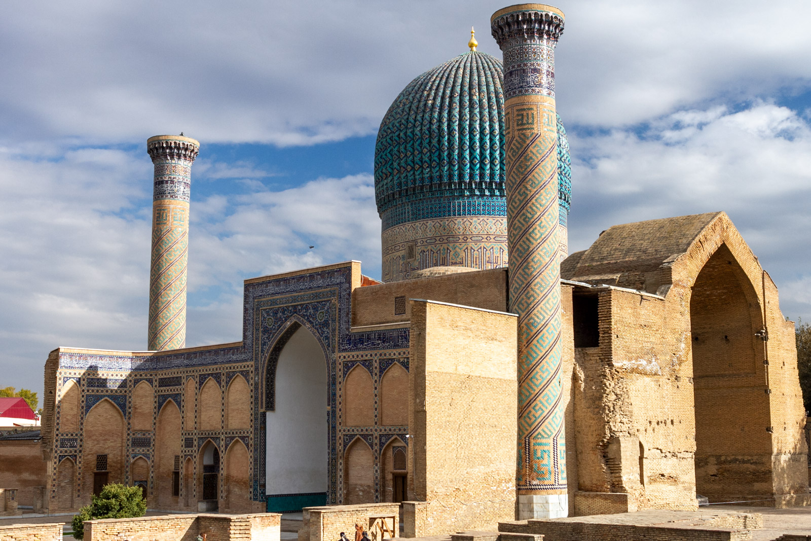 Имперские Города Эпохи Тамерлана: Ташкент, Самарканд, Бухара, Гиждуван. (5/73)