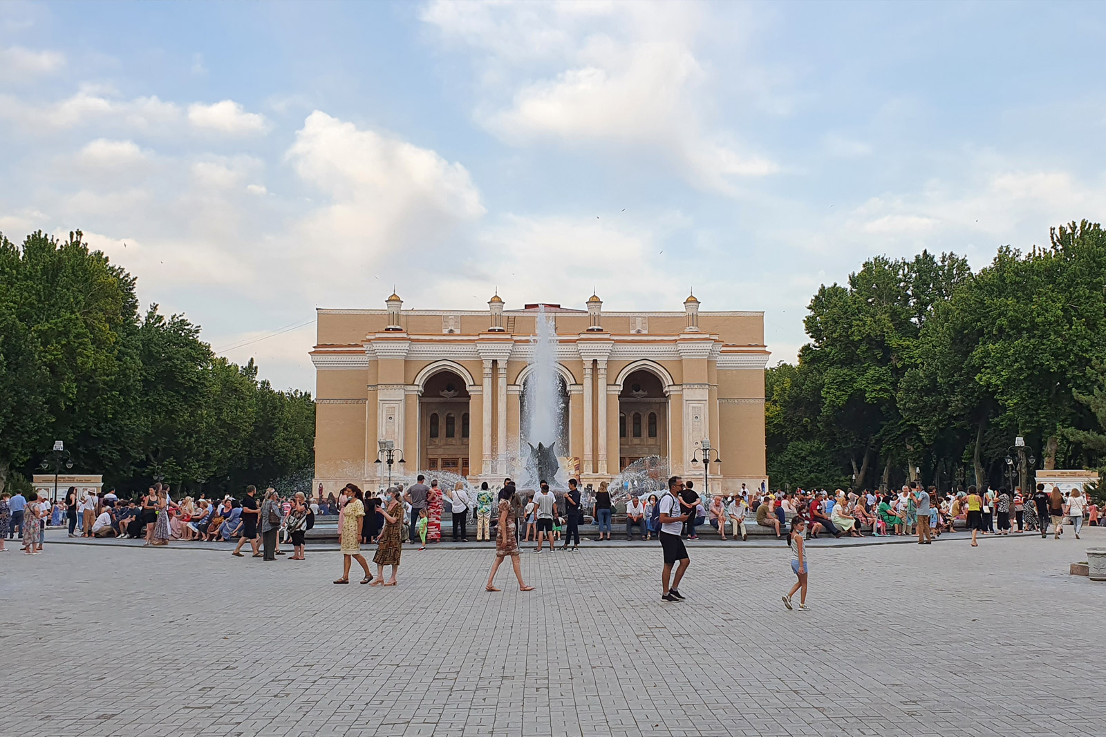 Имперские Города Эпохи Тамерлана: Ташкент, Самарканд, Бухара, Гиждуван. (15/73)