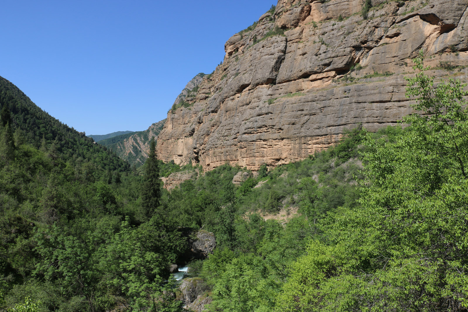 Красивейший треккинг налегке к озеру Сары-Челек - жемчужине Тянь-Шаня. (5/57)