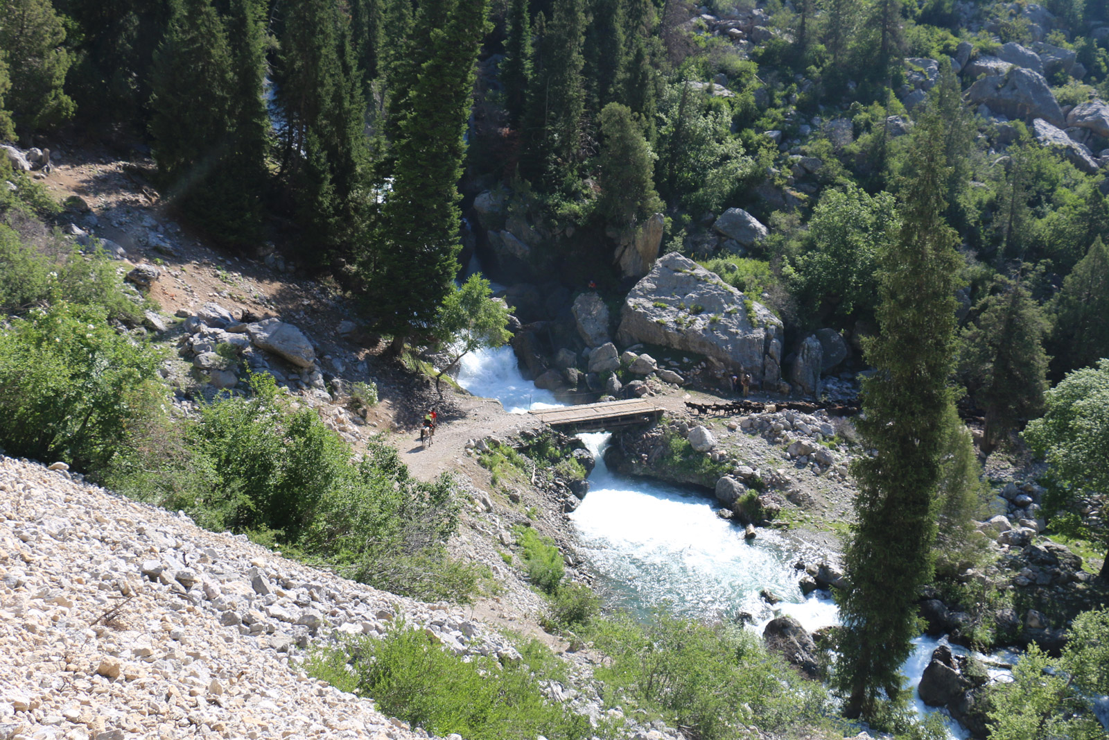 Красивейший треккинг налегке к озеру Сары-Челек - жемчужине Тянь-Шаня. (18/57)