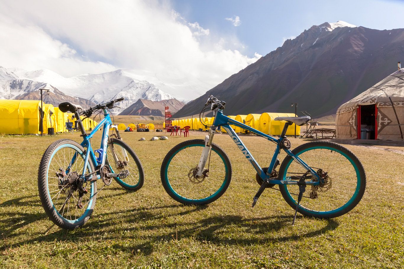 Самый комфортный отдых на Памире с легким хайкингом и погружением в жизнь кочевников.