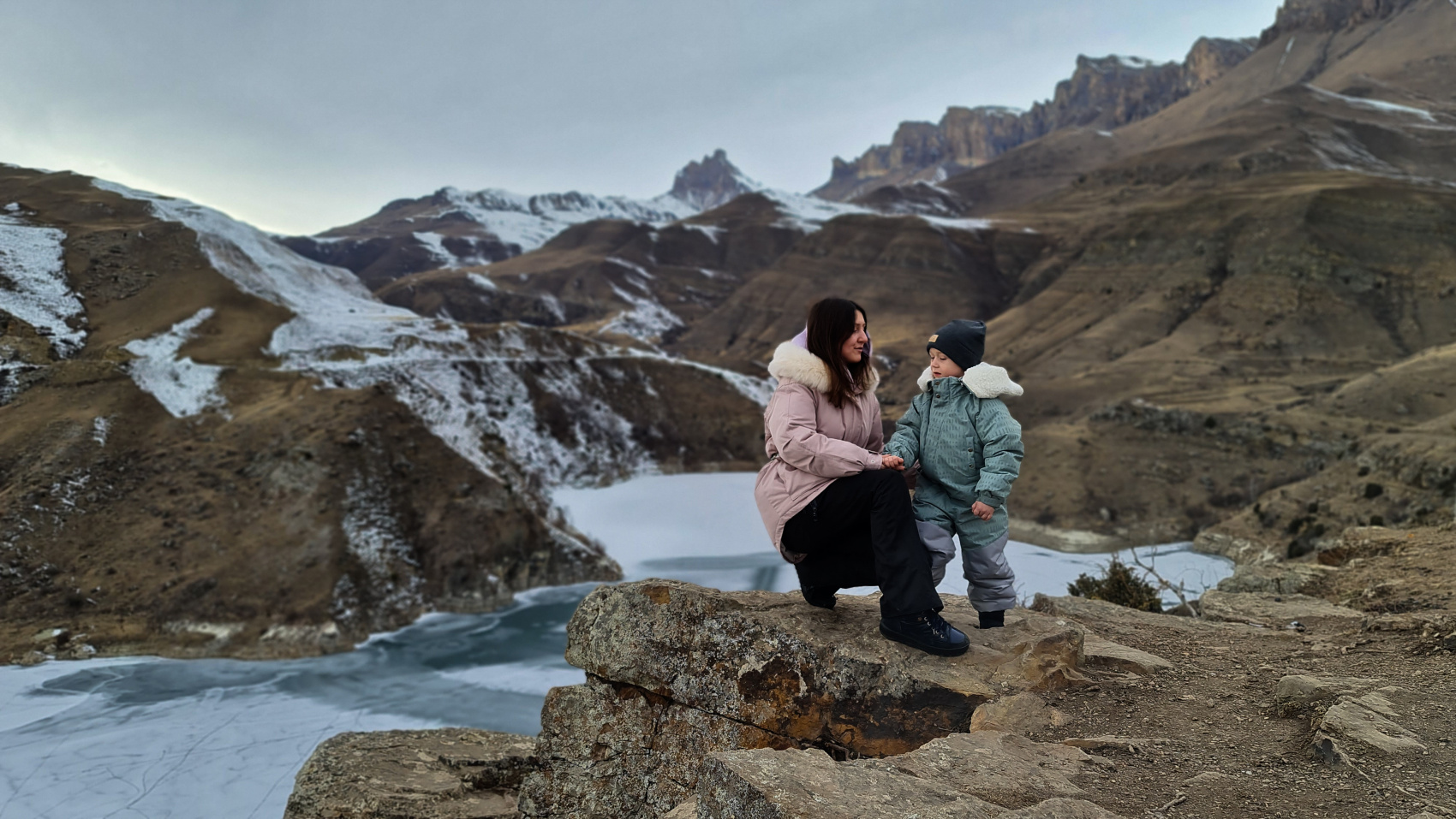 Вдоль хребта (11/74)