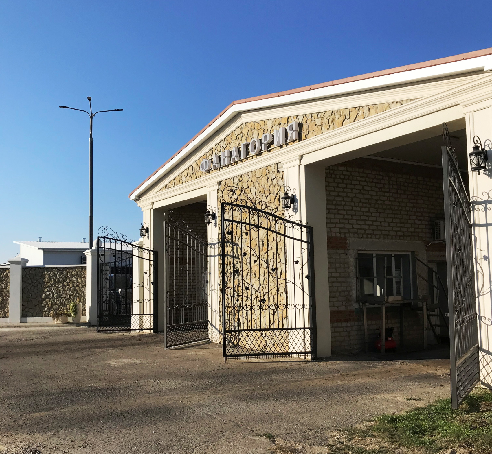 Тамань: вино, сыр и лотосы  винный тур на Таманский полуостров (50/62)