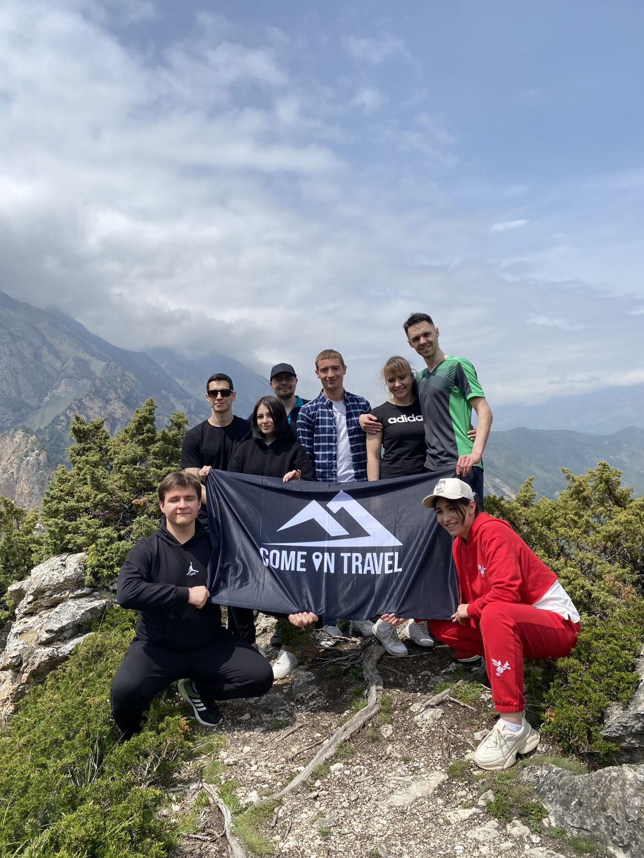 Чегемское ущелье. Парапланы (8/16)