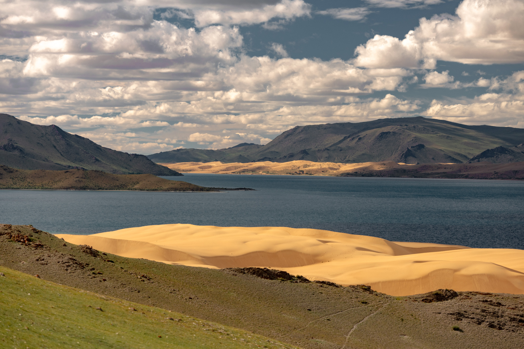 Большая Монголия. Горы, озера и пески (13/116)