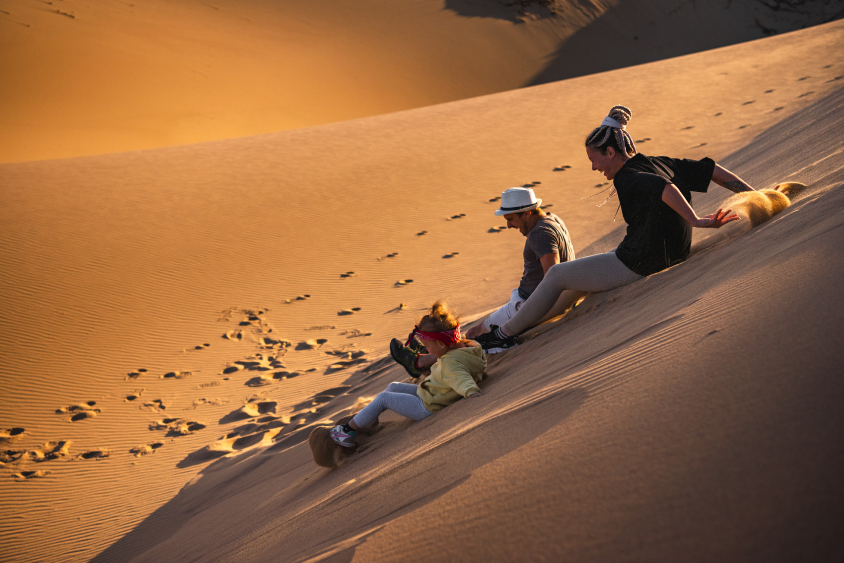 Большая Монголия. Горы, озера и пески (42/116)