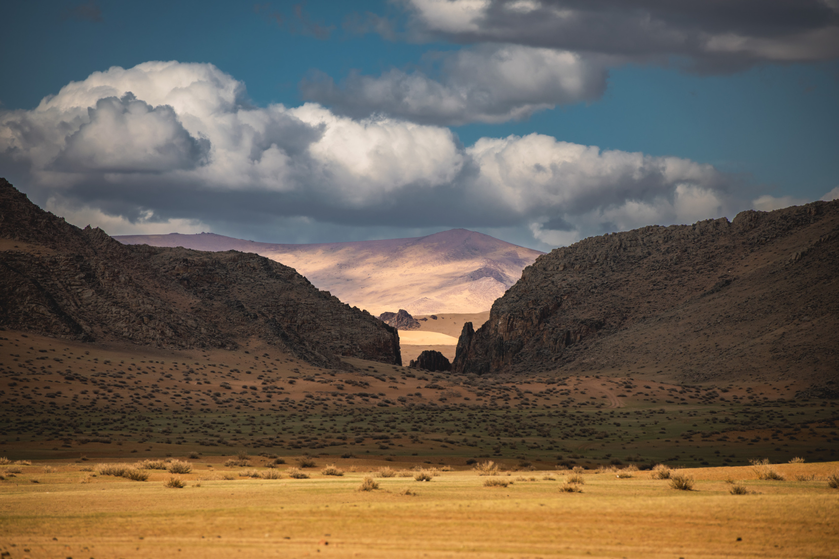 Большая Монголия. Горы, озера и пески (23/116)