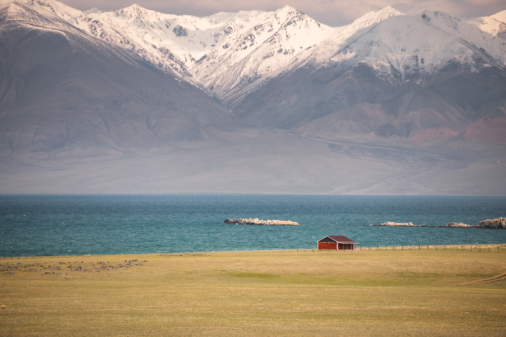 Большая Монголия. Горы, озера и пески (65/116)