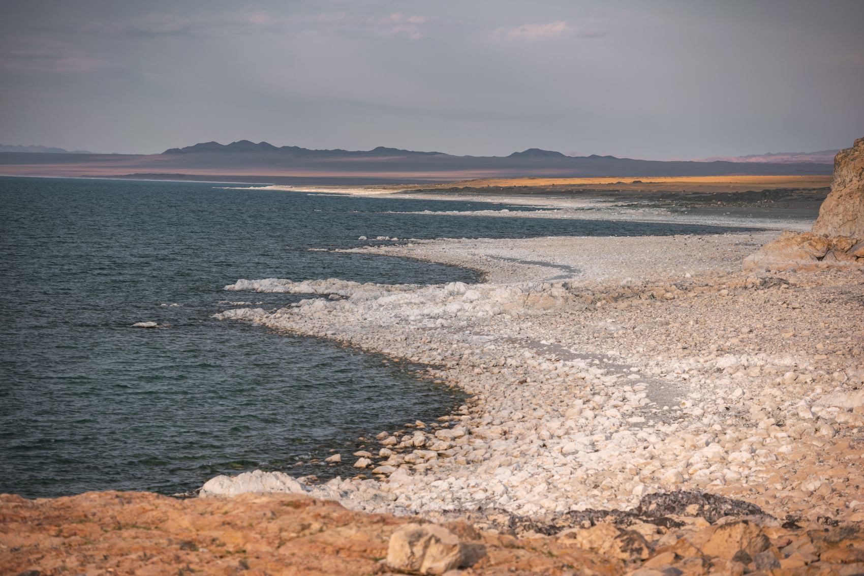 Большая Монголия. Горы, озера и пески (67/116)