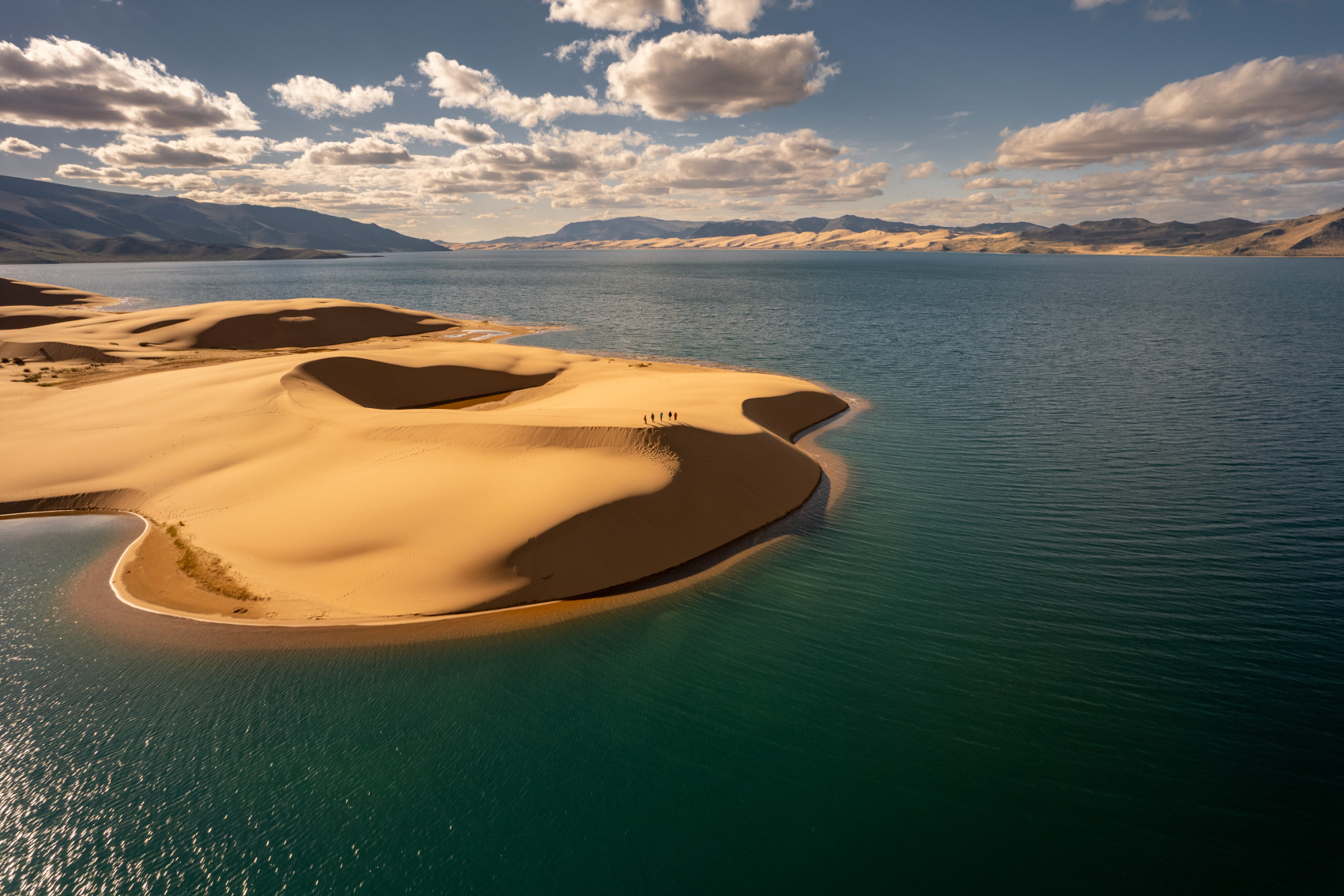 Большая Монголия. Горы, озера и пески (45/116)