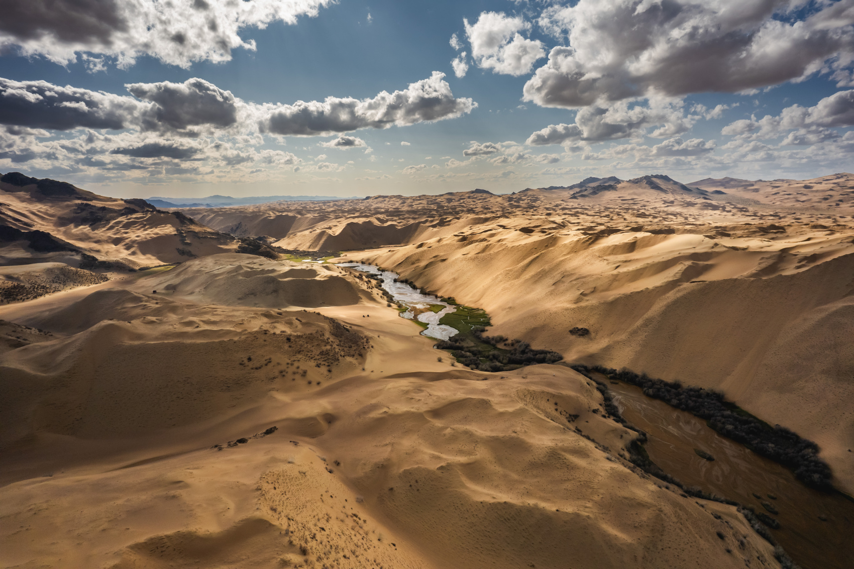 Большая Монголия. Горы, озера и пески (52/116)