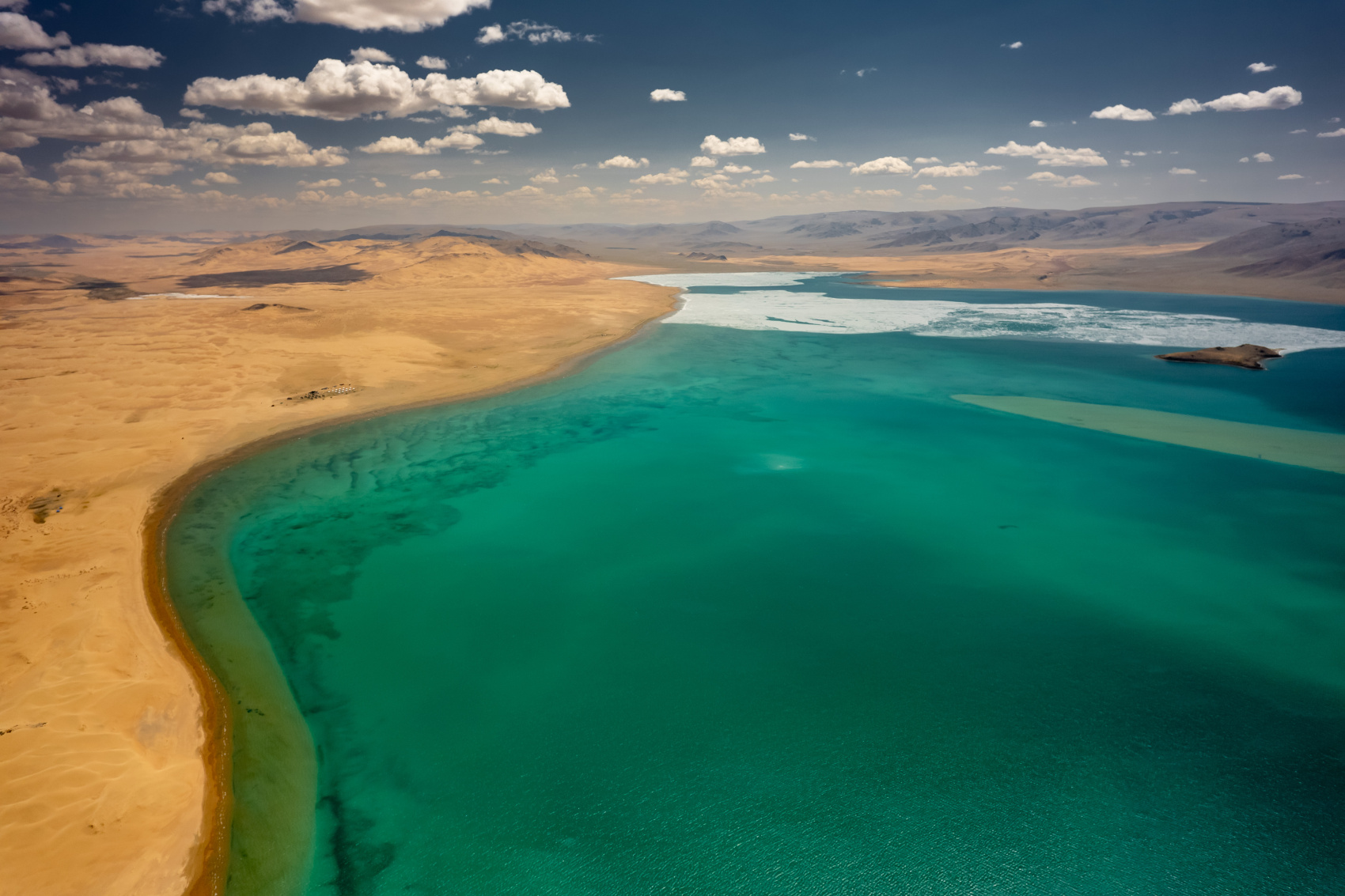 Большая Монголия. Горы, озера и пески (58/116)