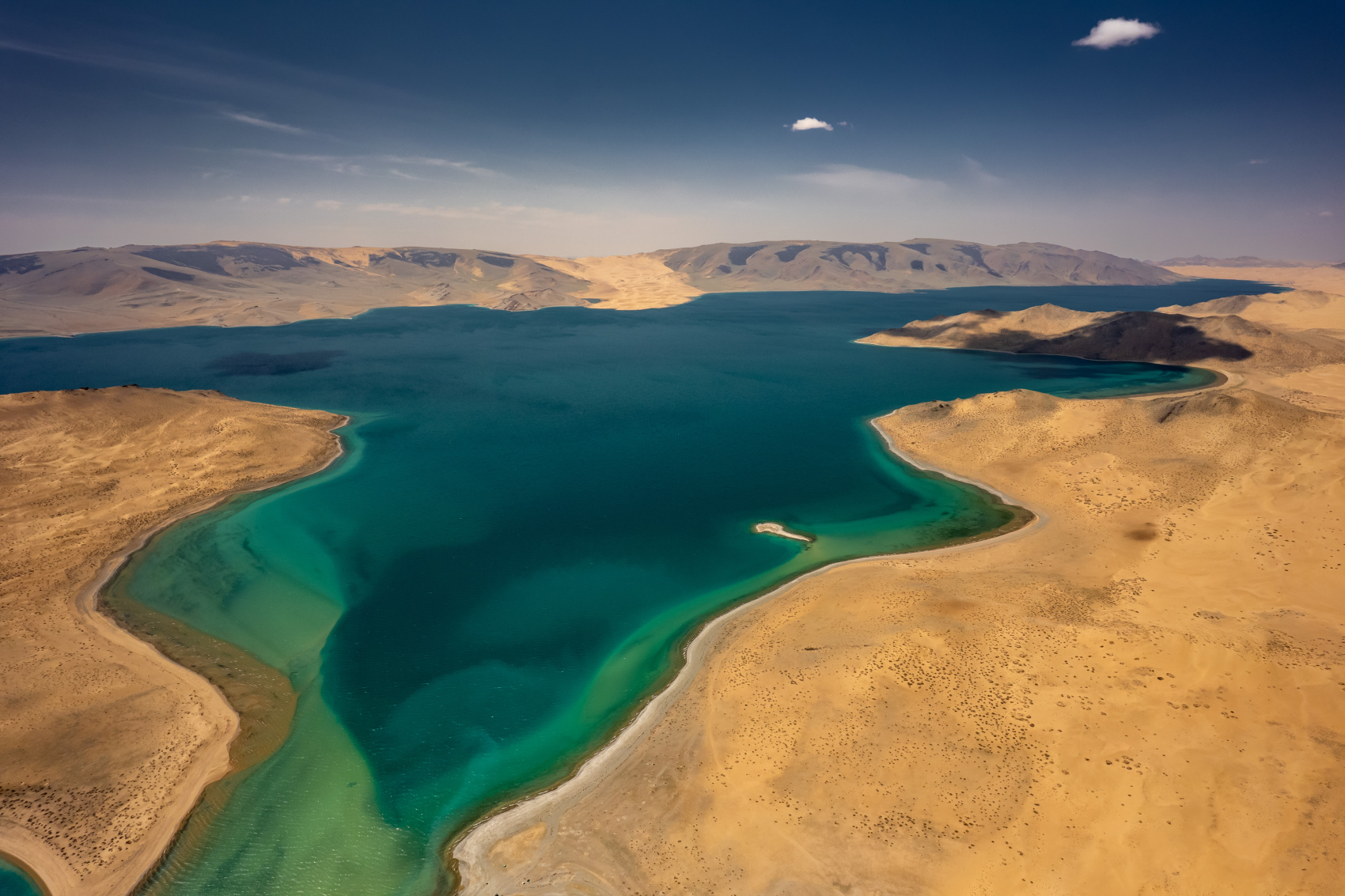 Большая Монголия. Горы, озера и пески (60/116)