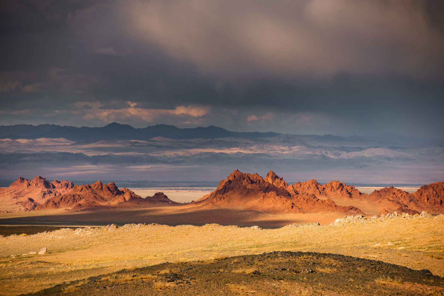 Большая Монголия. Горы, озера и пески (35/116)