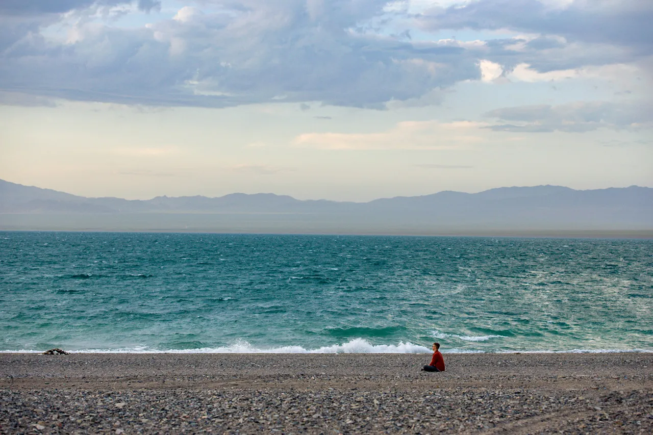 Большая Монголия. Горы, озера и пески (7/116)