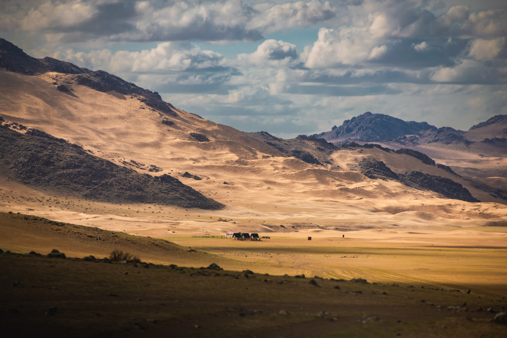 Большая Монголия. Горы, озера и пески (21/116)