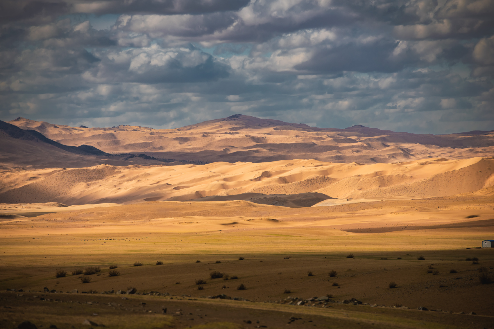 Большая Монголия. Горы, озера и пески (22/116)