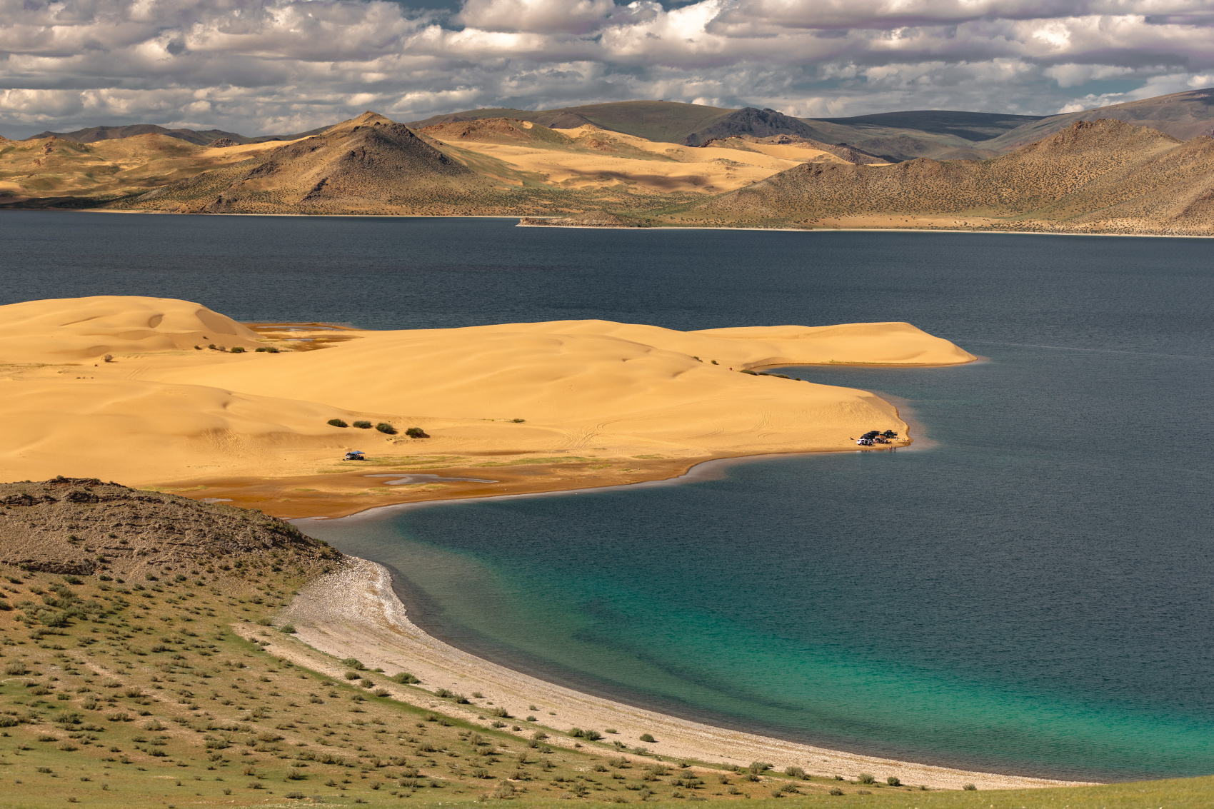 Большая Монголия. Горы, озера и пески (2/116)