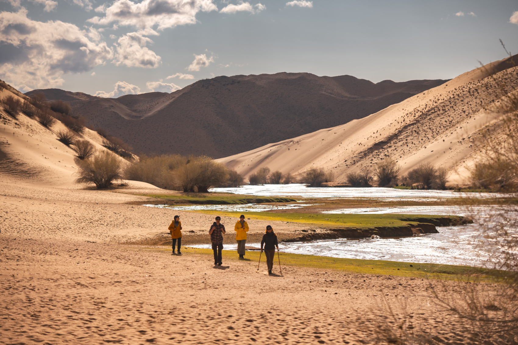 Большая Монголия. Горы, озера и пески (24/116)