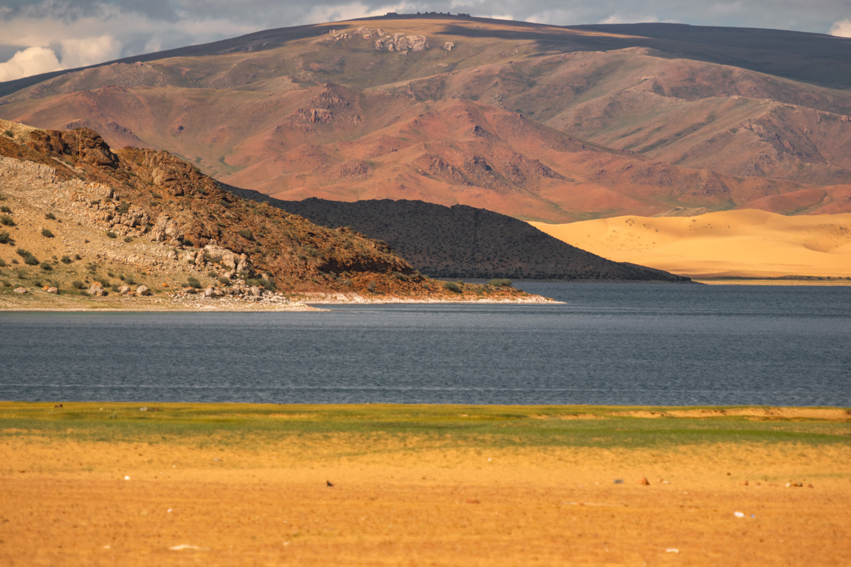 Большая Монголия. Горы, озера и пески (11/116)