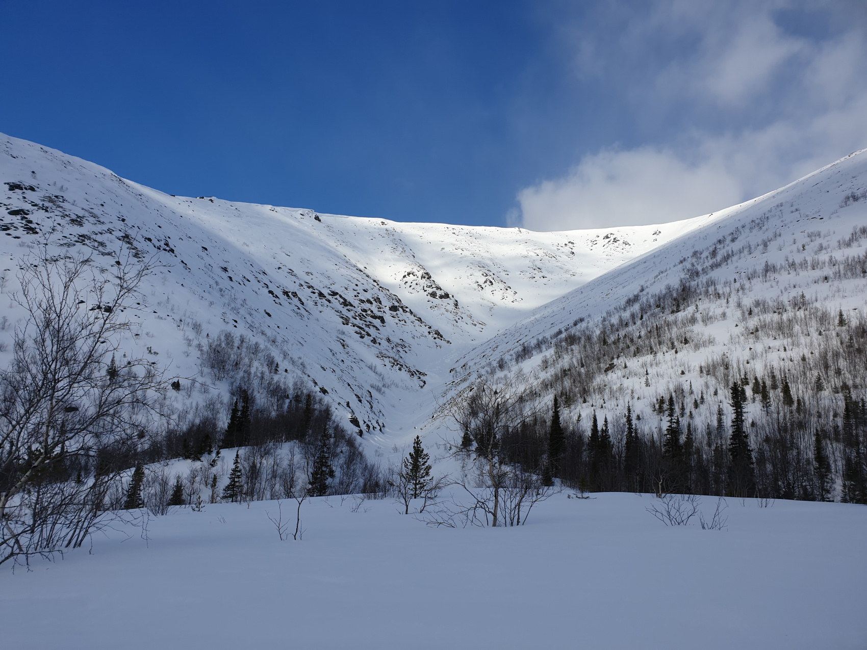 Лайтовый фрирайд и скитур в сердце Хибин со снегоходной заброской (6/26)