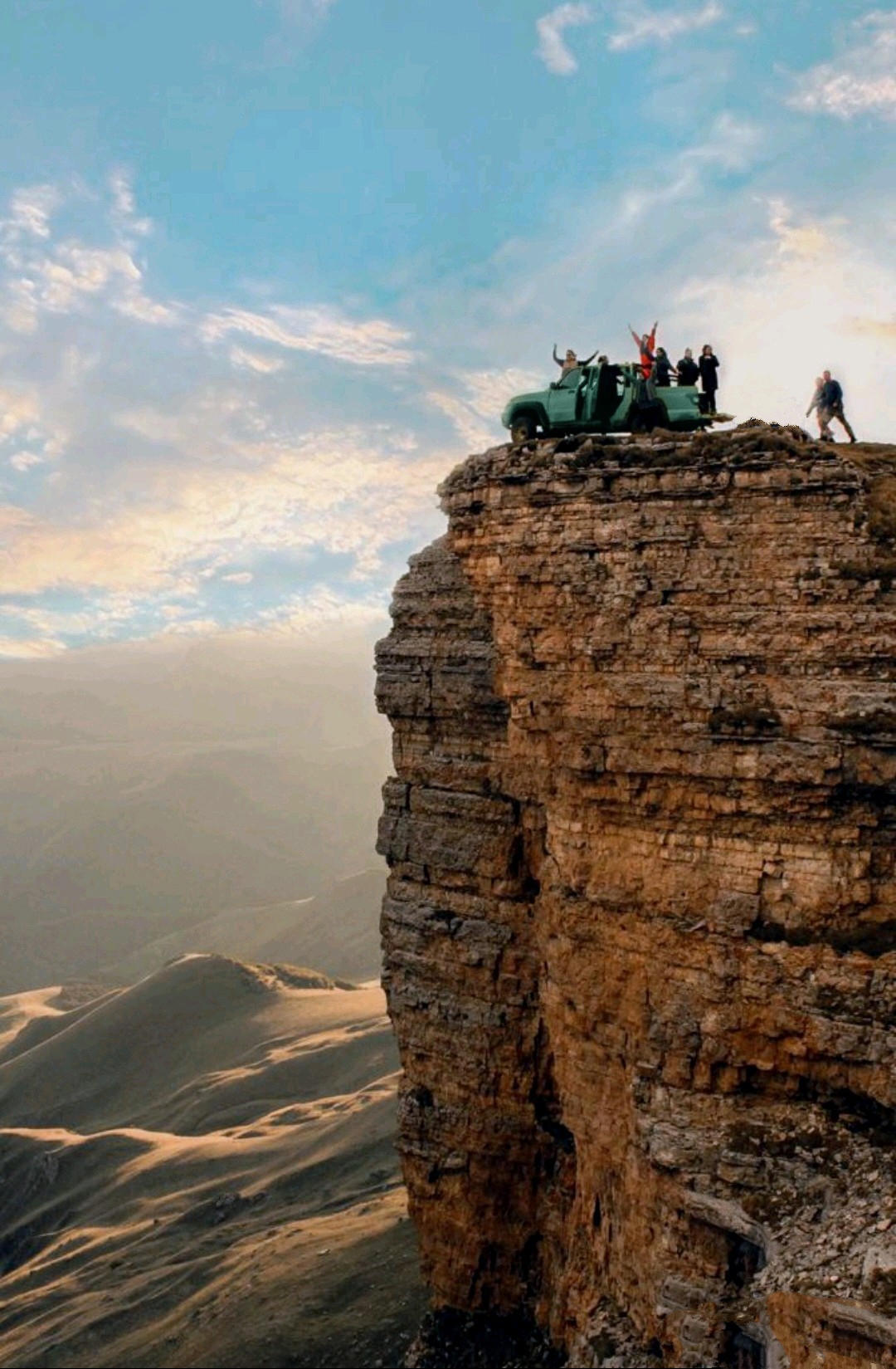 Точки притяжения: Эльбрус, Домбай, голубые озера Балкарии (4/12)