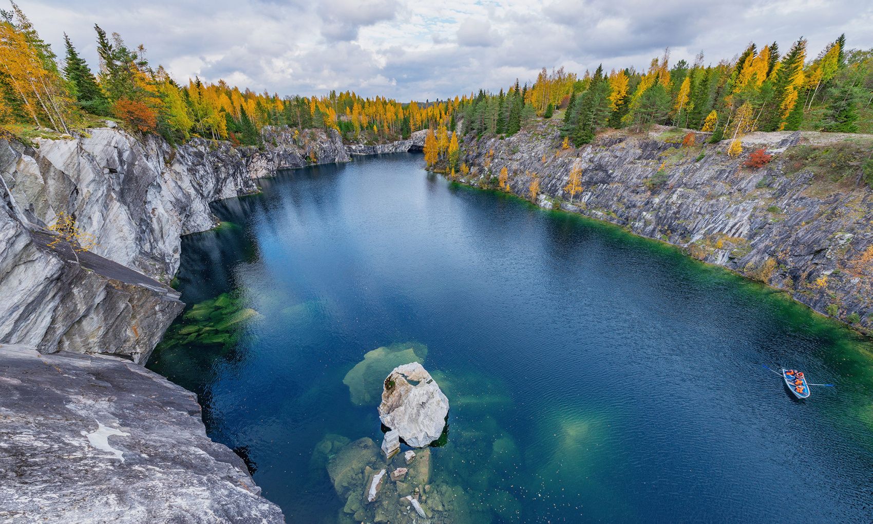 Карельские пейзажи на Ретропоезде: Рускеала и водопады