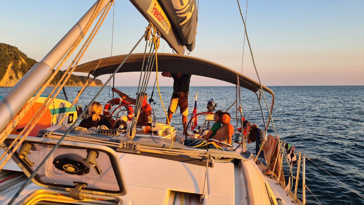 Каникулы под парусом! На яхте в Крыму. (9/33)