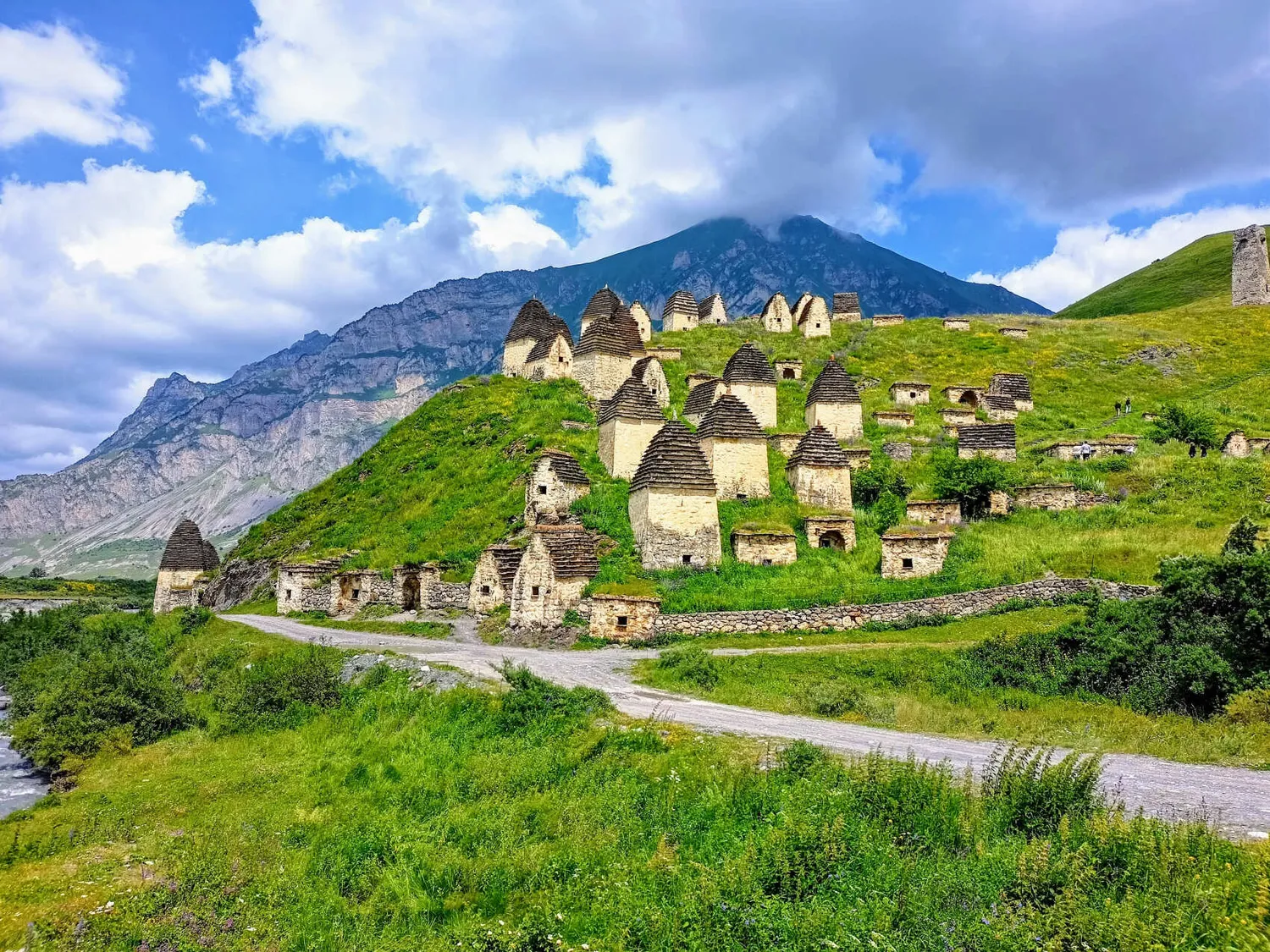 Кавказские каникулы: Эльбрус, Домбай, Осетия (2/35)