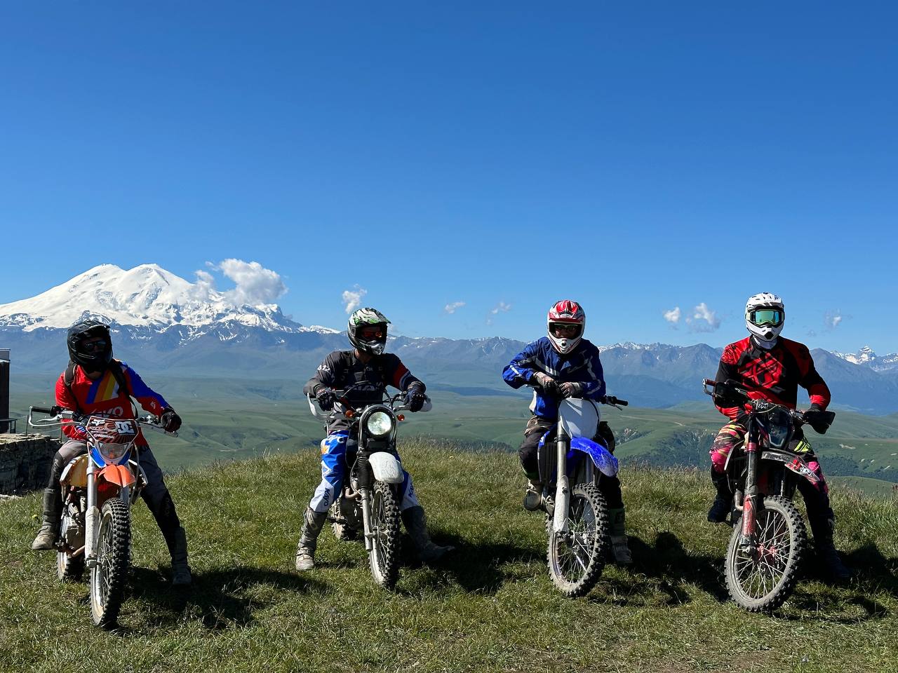 Домбай Мото