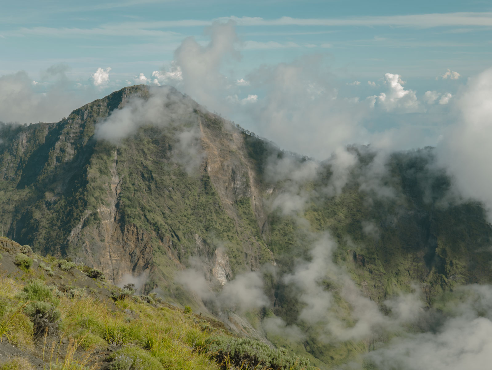 Восхождение на вулкан Риджани: Путешествие к небесам Ломбока (48/55)