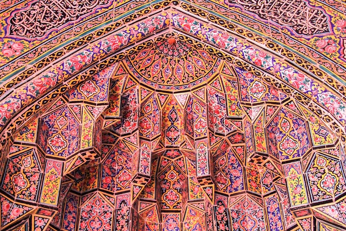 ДАМАССКАЯ РОЗА Ирана (цветущая Древняя Персия и сбор роз в деревнях)