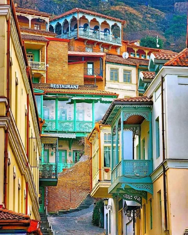 Атмосферная  Грузия с морем, сбором винограда и изготовлением вина (8/35)