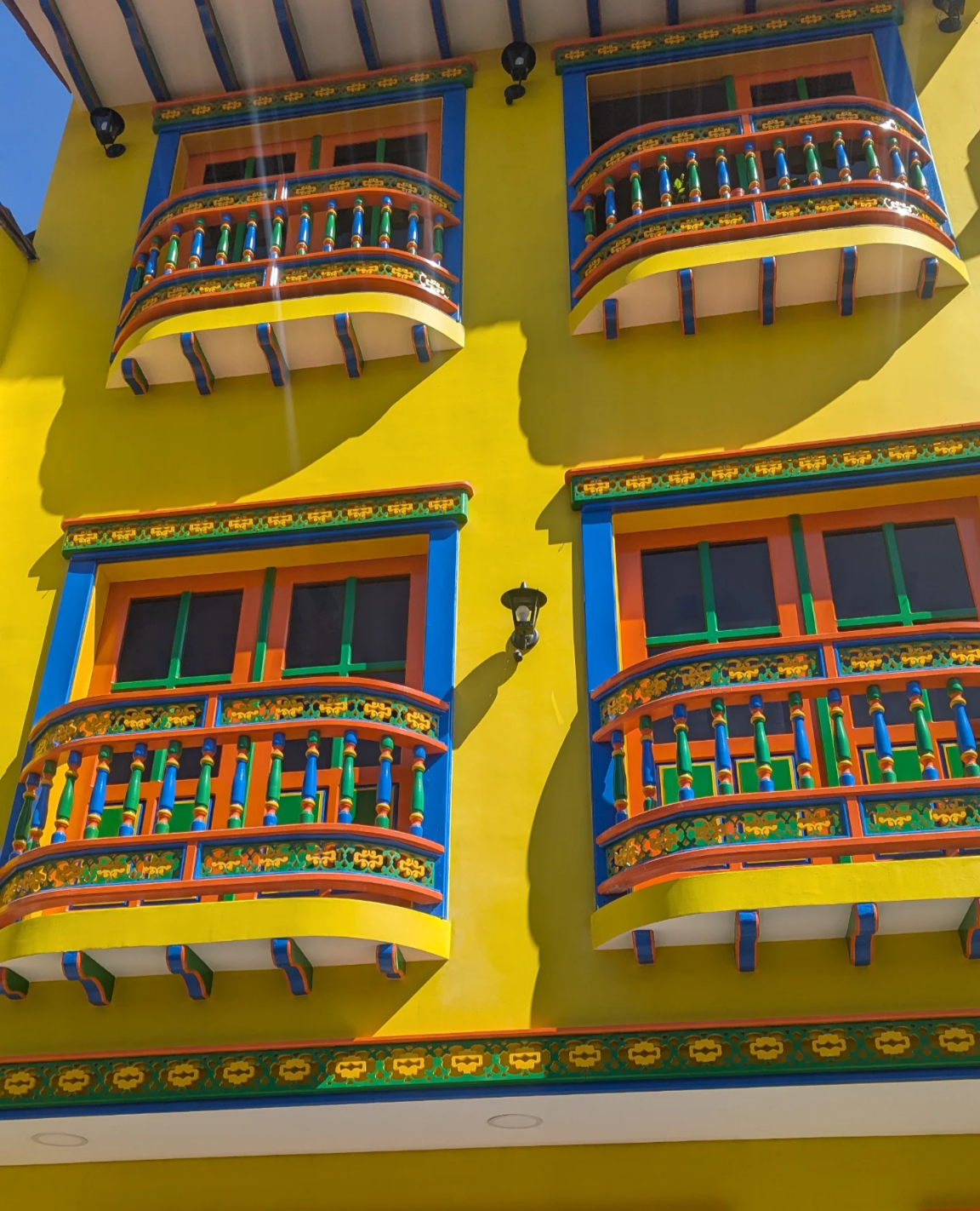 Колумбия, Эквадор и Галапагосы: 15 дней из  National Geographic (8/69)