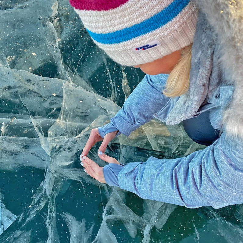 Зимний лед Байкала. Проживание на турбазе. (9/92)