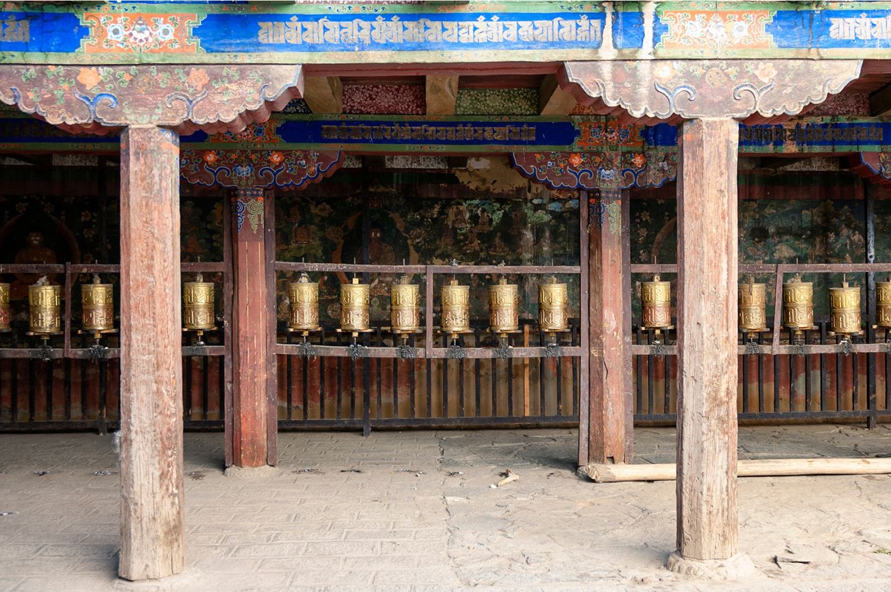 Кора Просветления: Тибет в Год Лошади, где каждый шаг равен тринадцати (3/32)