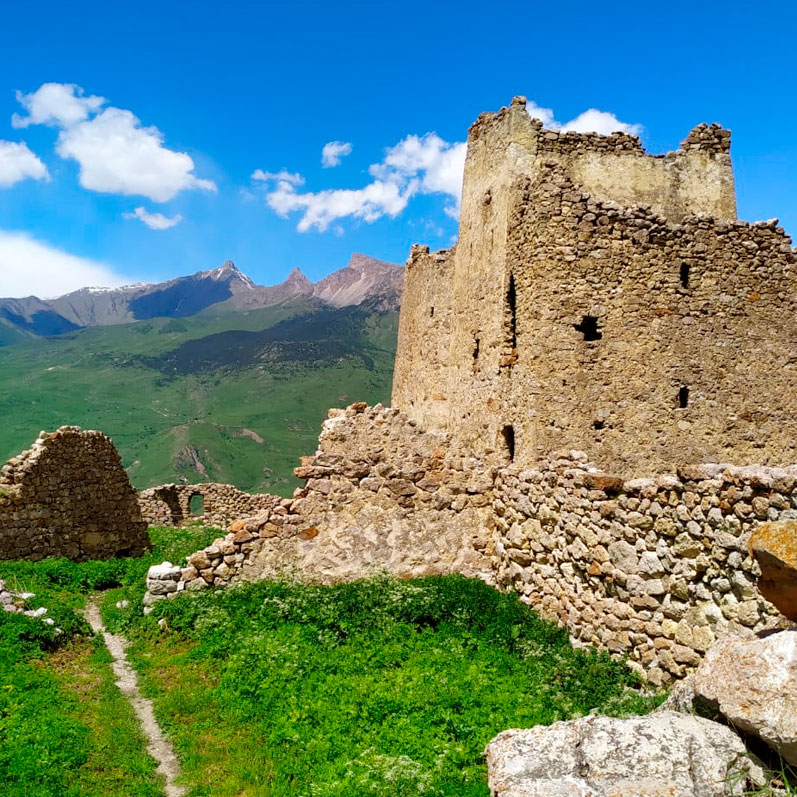 Горный лагерь в Северной Осетии. Дигорское ущелье (37/74)