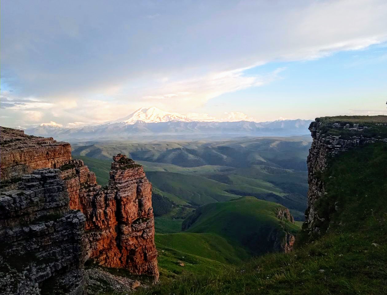 Точки притяжения: Эльбрус, Домбай, голубые озера Балкарии (3/12)
