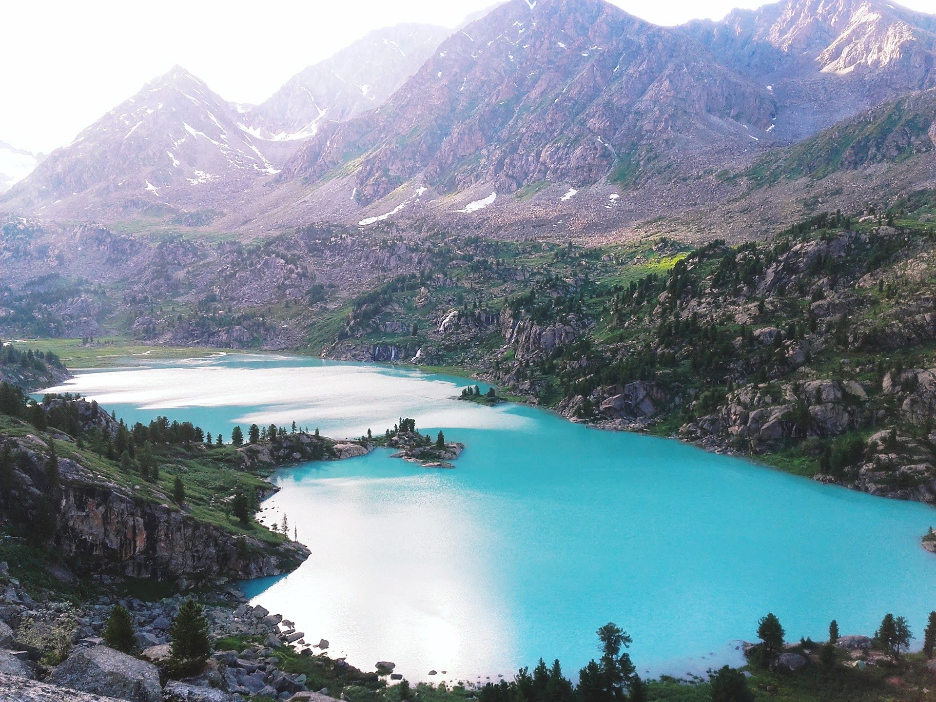 Озеро Дарашколь и подножие Белухи