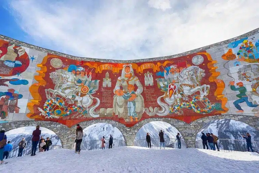Вся Грузия в одном туре! Горы и пещерный город, храмы и крепости, вино и город любви! (3/126)